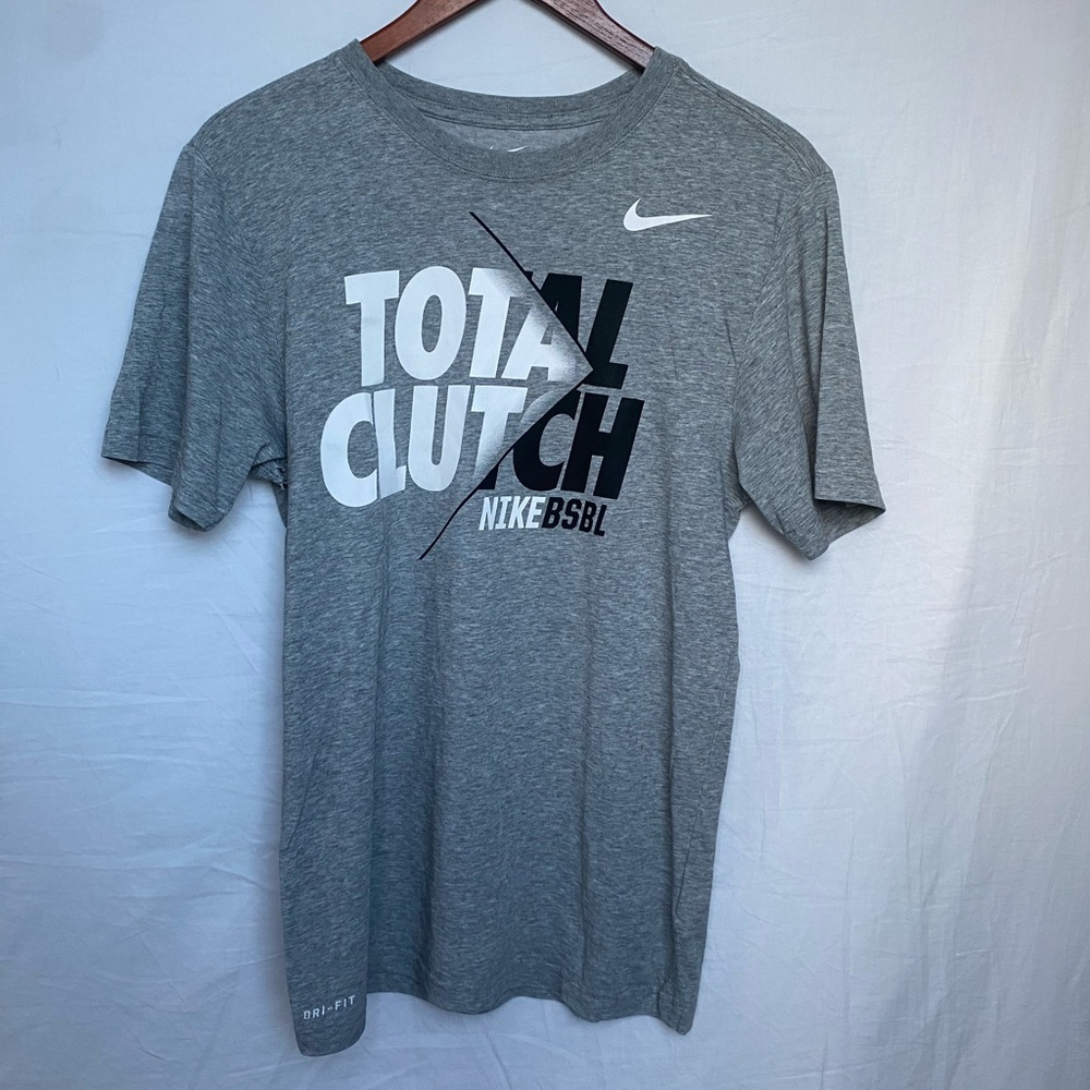 Total clutch Nike tee